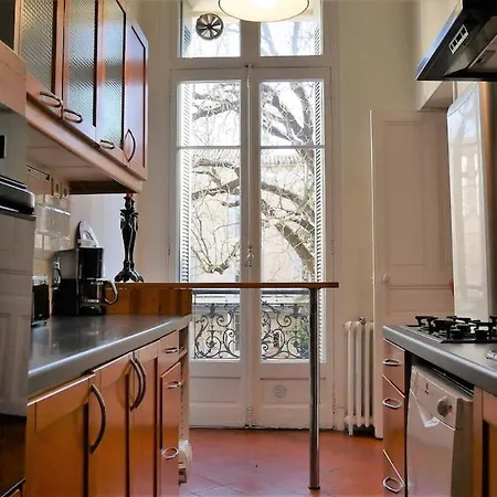 Opera-style Downtown Maison Carré