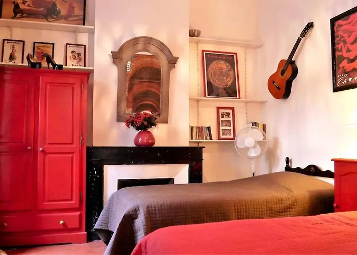 Opera-style Downtown Maison Carre * נים